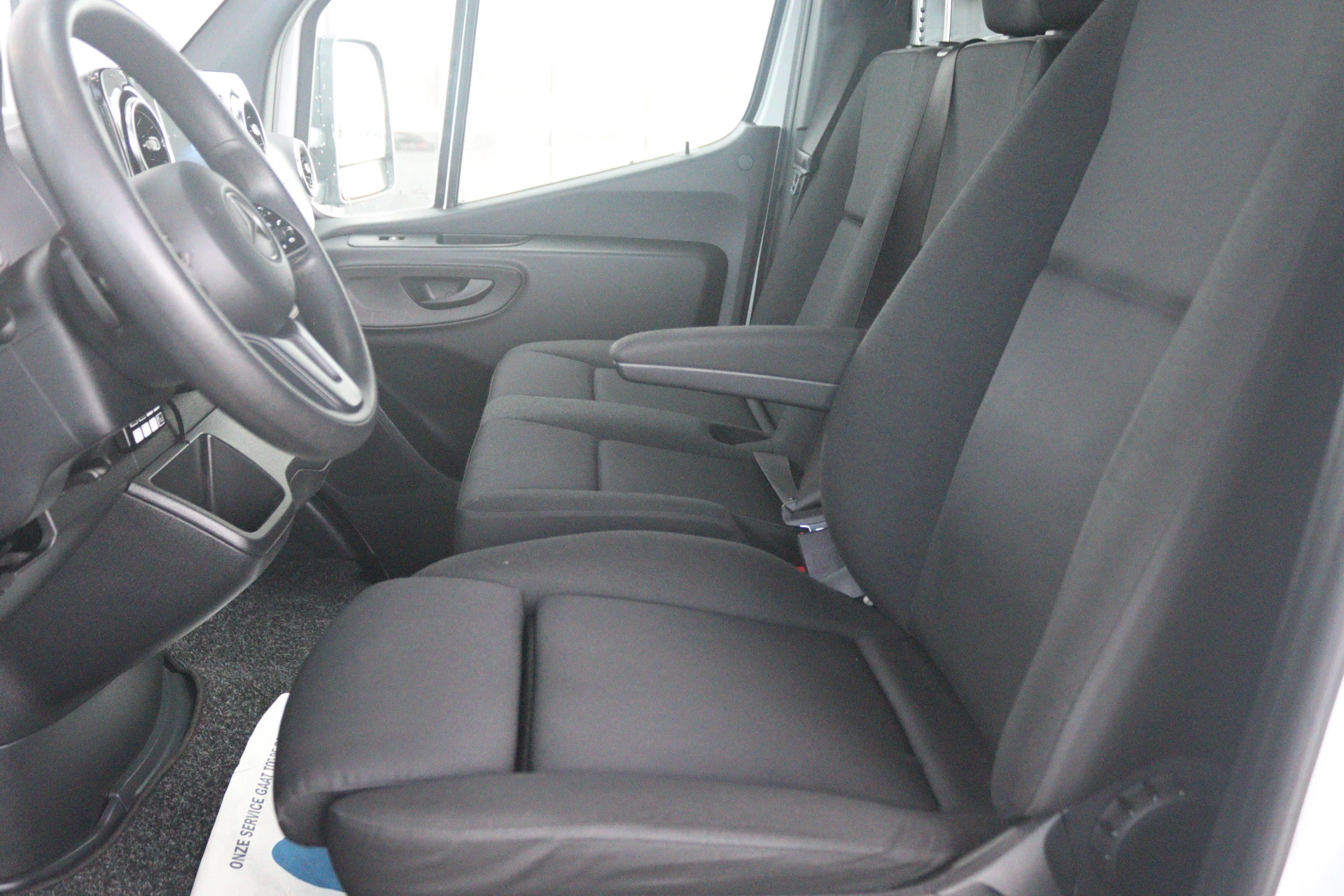 Mercedes-Benz-Sprinter-image-6