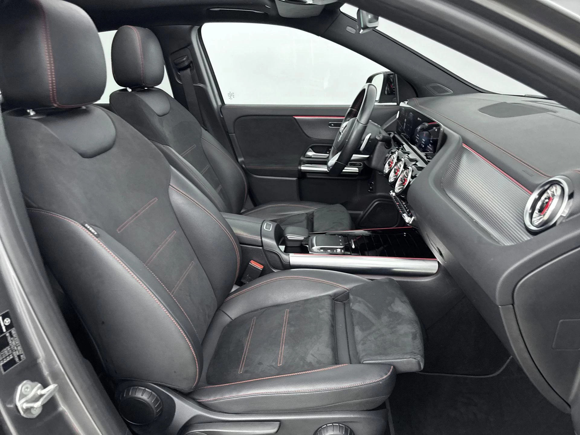 Mercedes-Benz-EQA-image-32