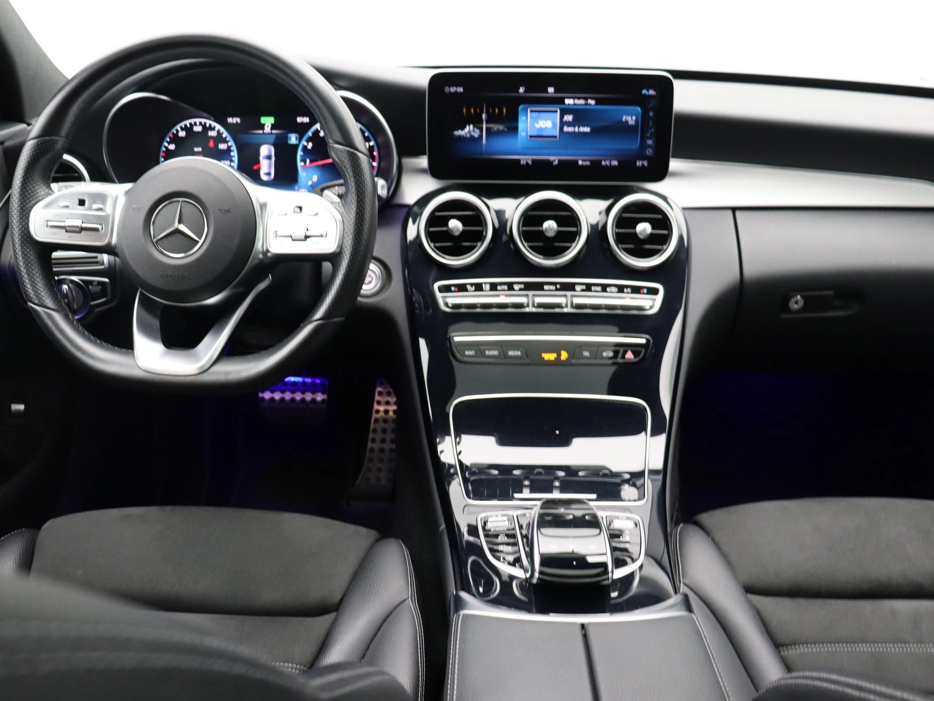 Mercedes-Benz C-Klasse 200 AMG LINE BERLINE + CARPLAY + PANORAMISCH DAK + MULTIBEAM LED +