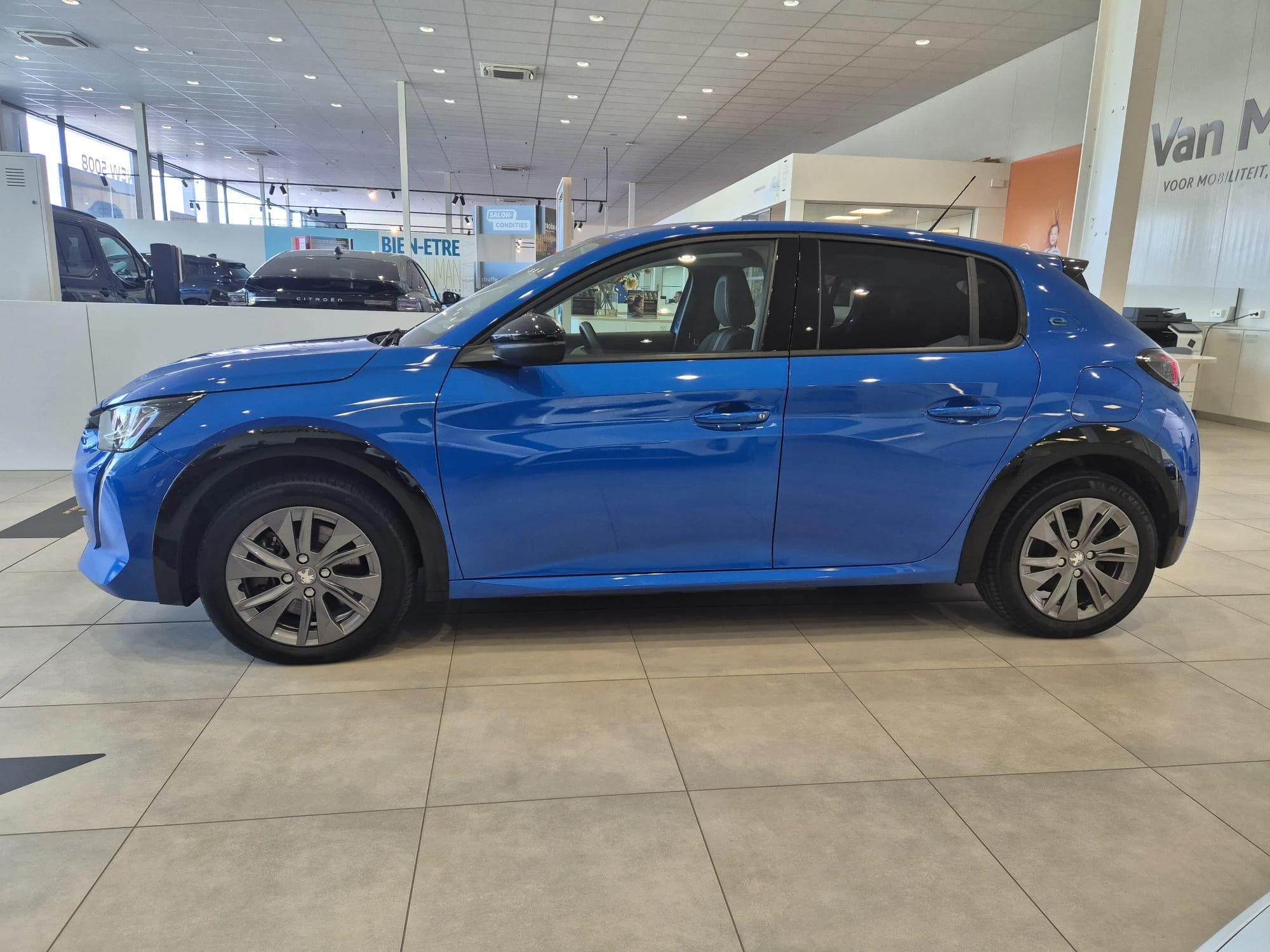 Peugeot-e-208-image-4