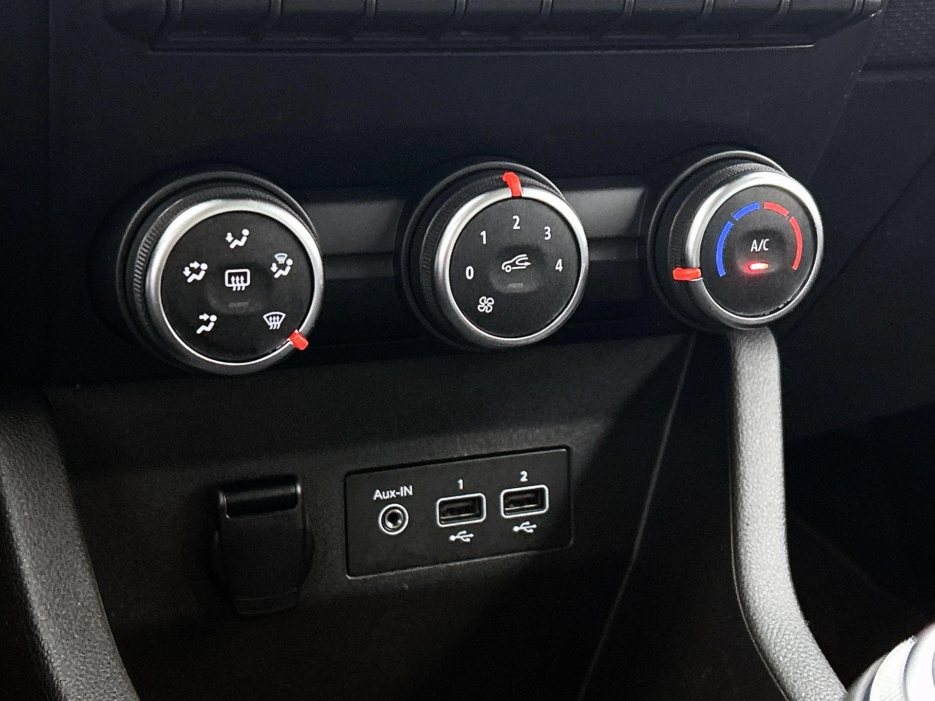 Renault-Clio-image-23