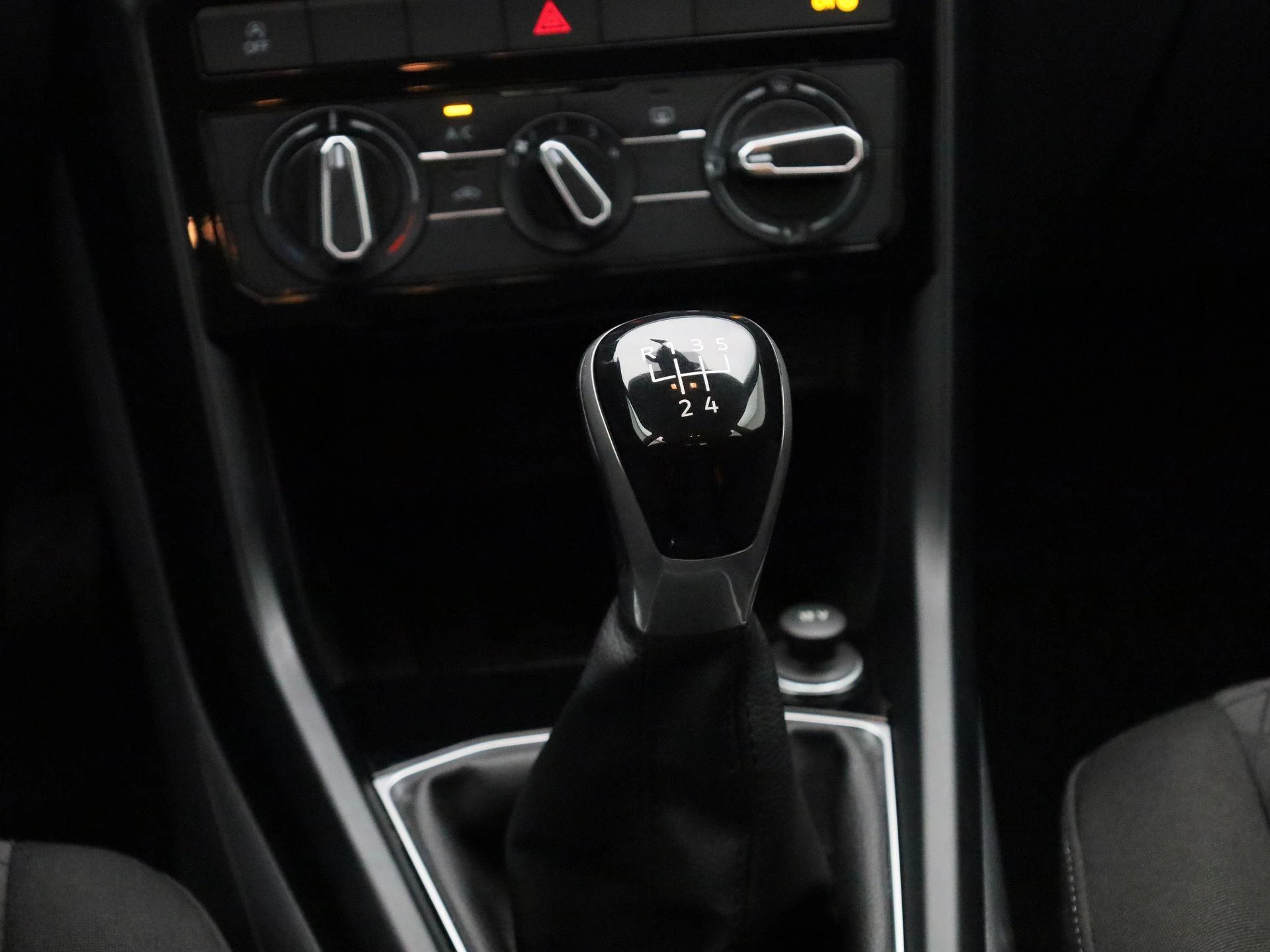 Volkswagen-T-Cross-image-8