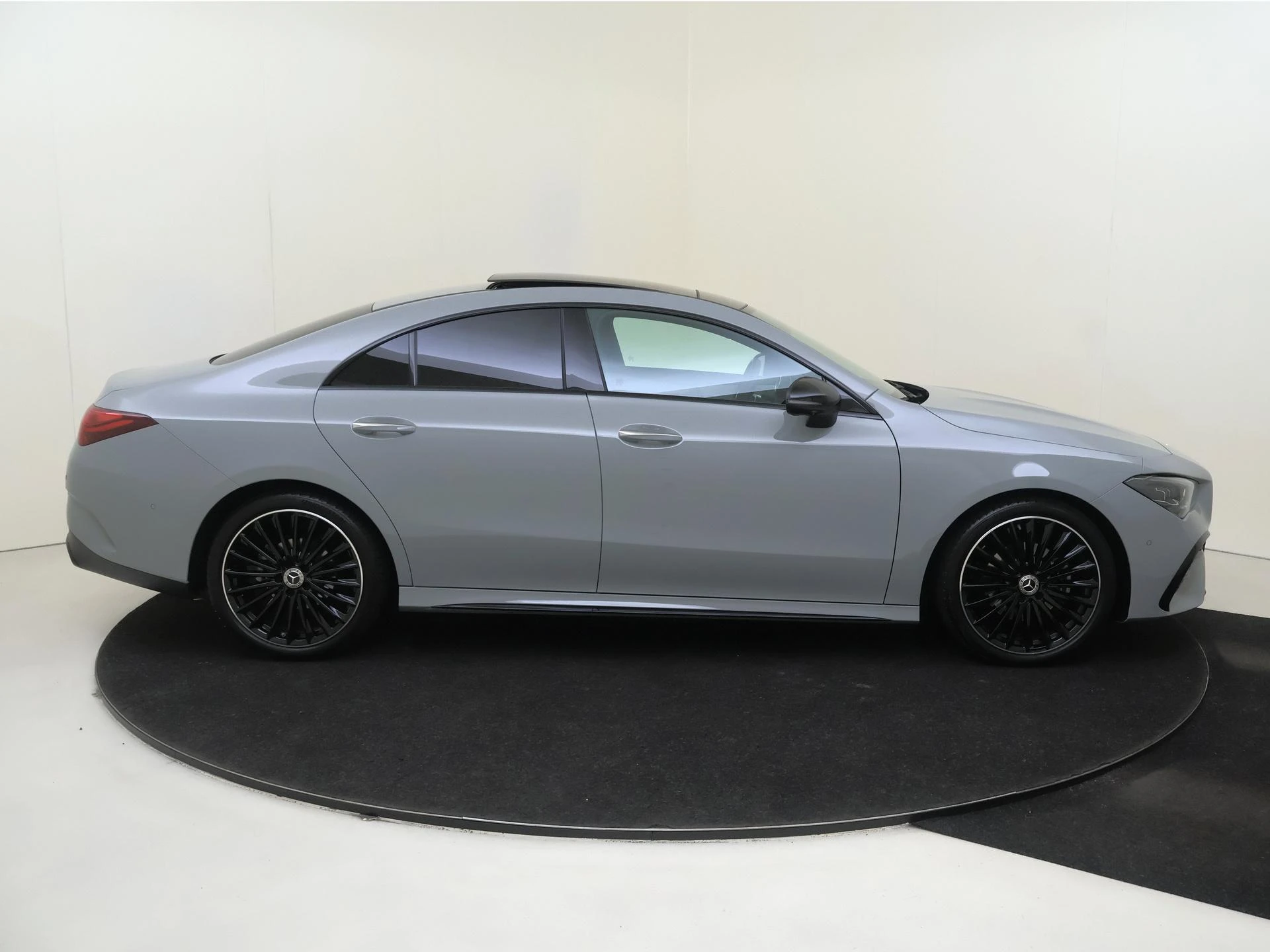 Mercedes-Benz-CLA-image-9