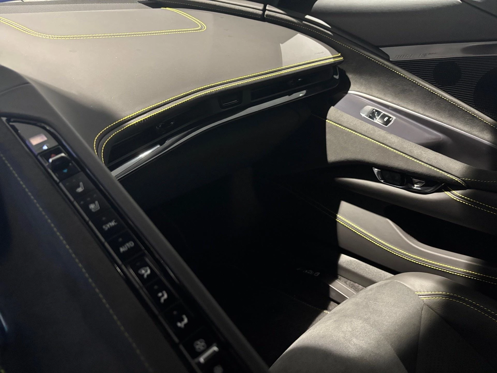 Chevrolet-Corvette-image-16