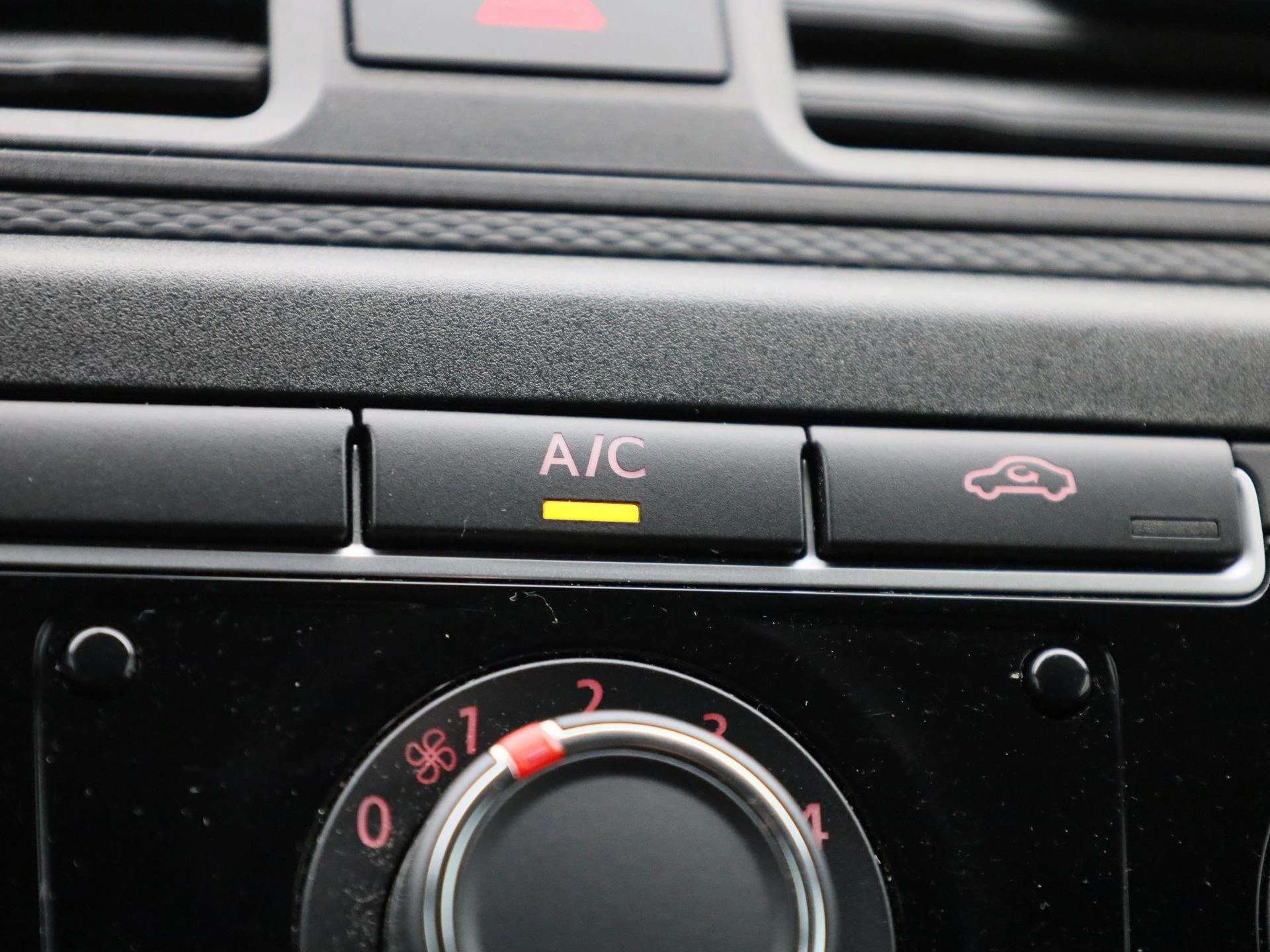 Volkswagen-Caddy-image-27