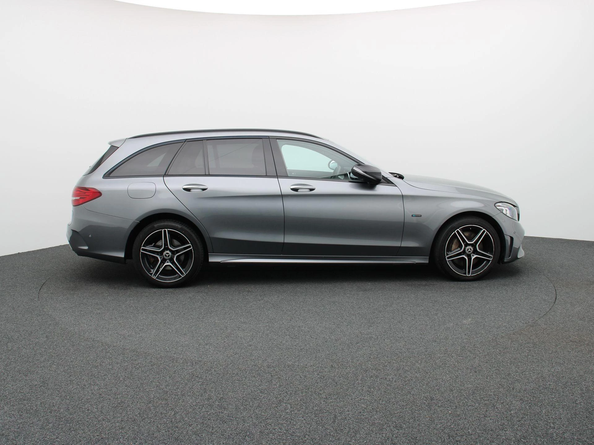 Mercedes-Benz-C-Klasse-image-5