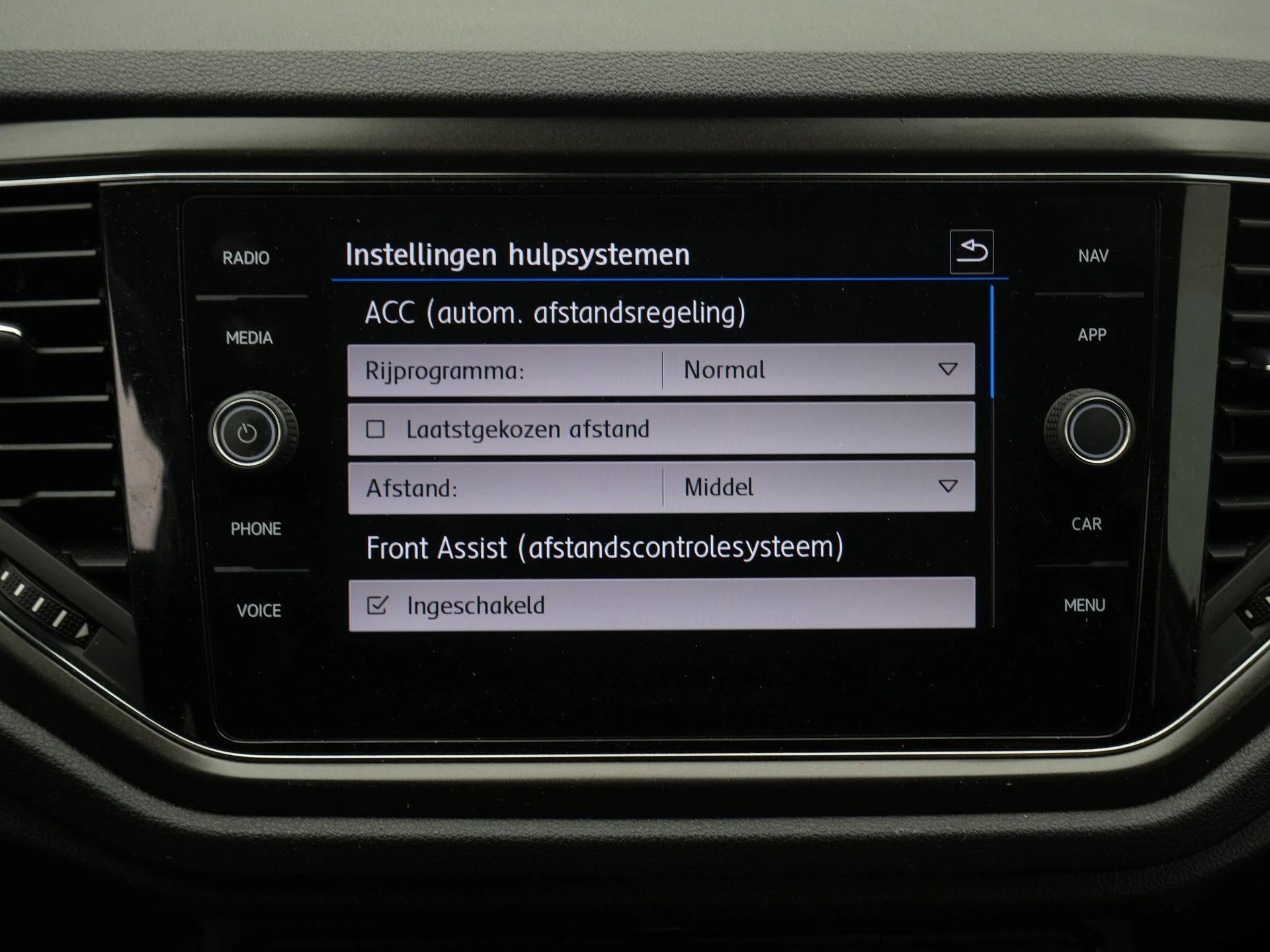 Volkswagen-T-Roc-image-14