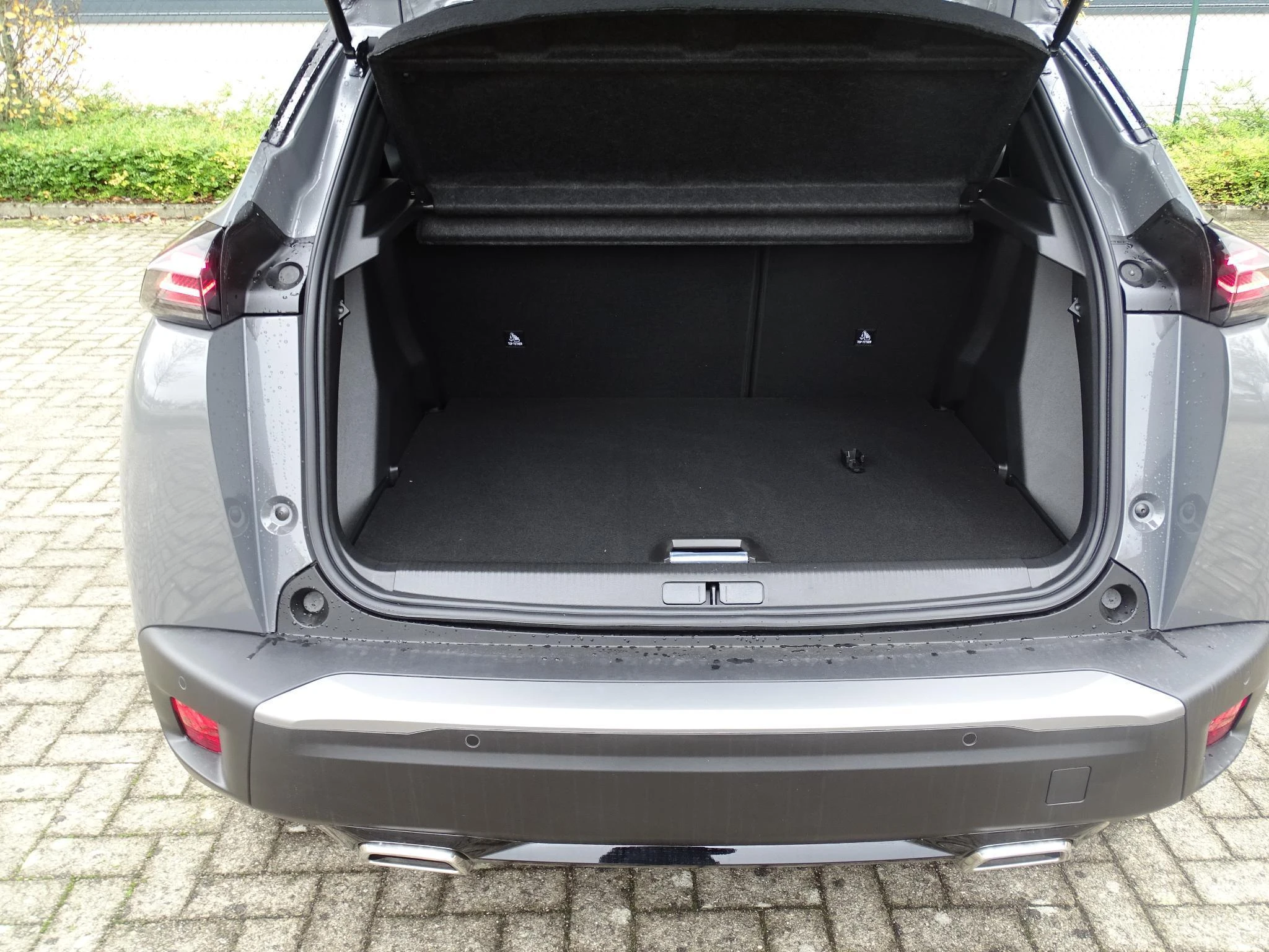 Peugeot-e-2008-image-10