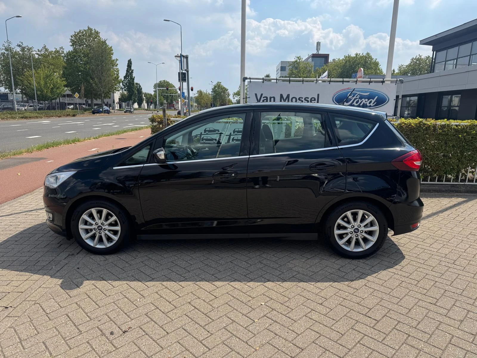 Ford-C-MAX-image-6