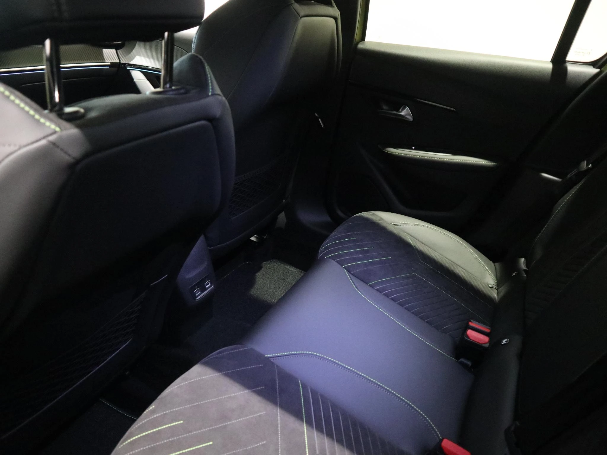 Peugeot-e-208-image-7