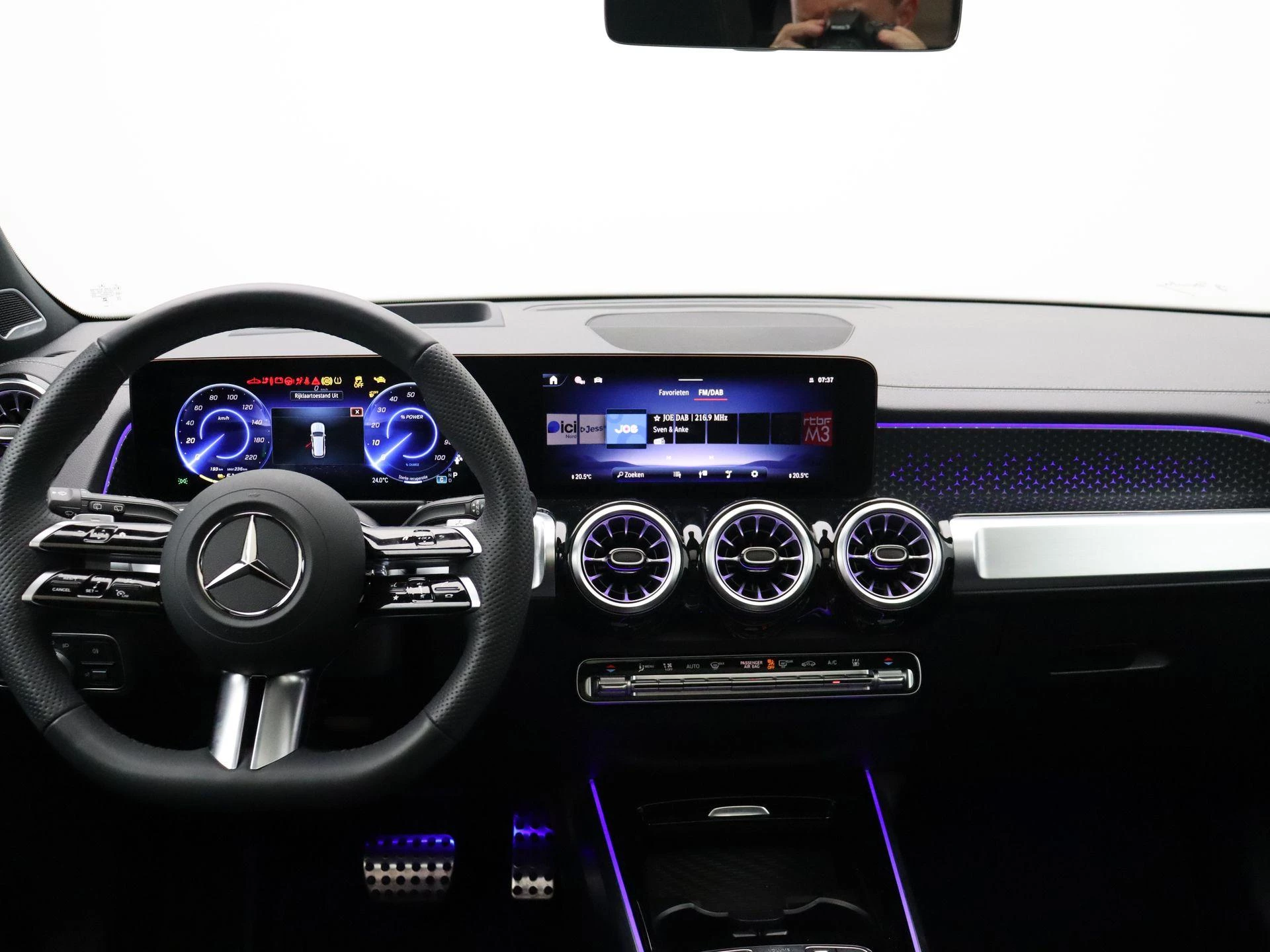 Mercedes-Benz EQB 350 4MATIC AMG Line + LEDER + PANO + BURMESTER + TREKHAAK + HEAD UP +