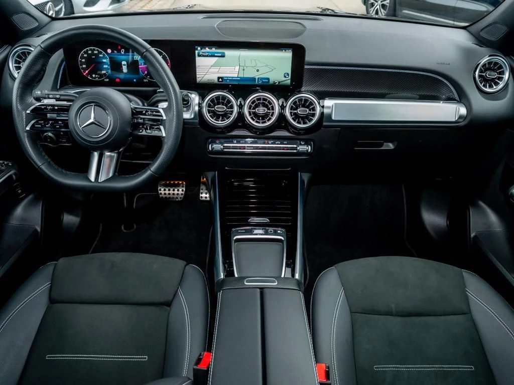 Mercedes-Benz-GLB 200 d-image-13