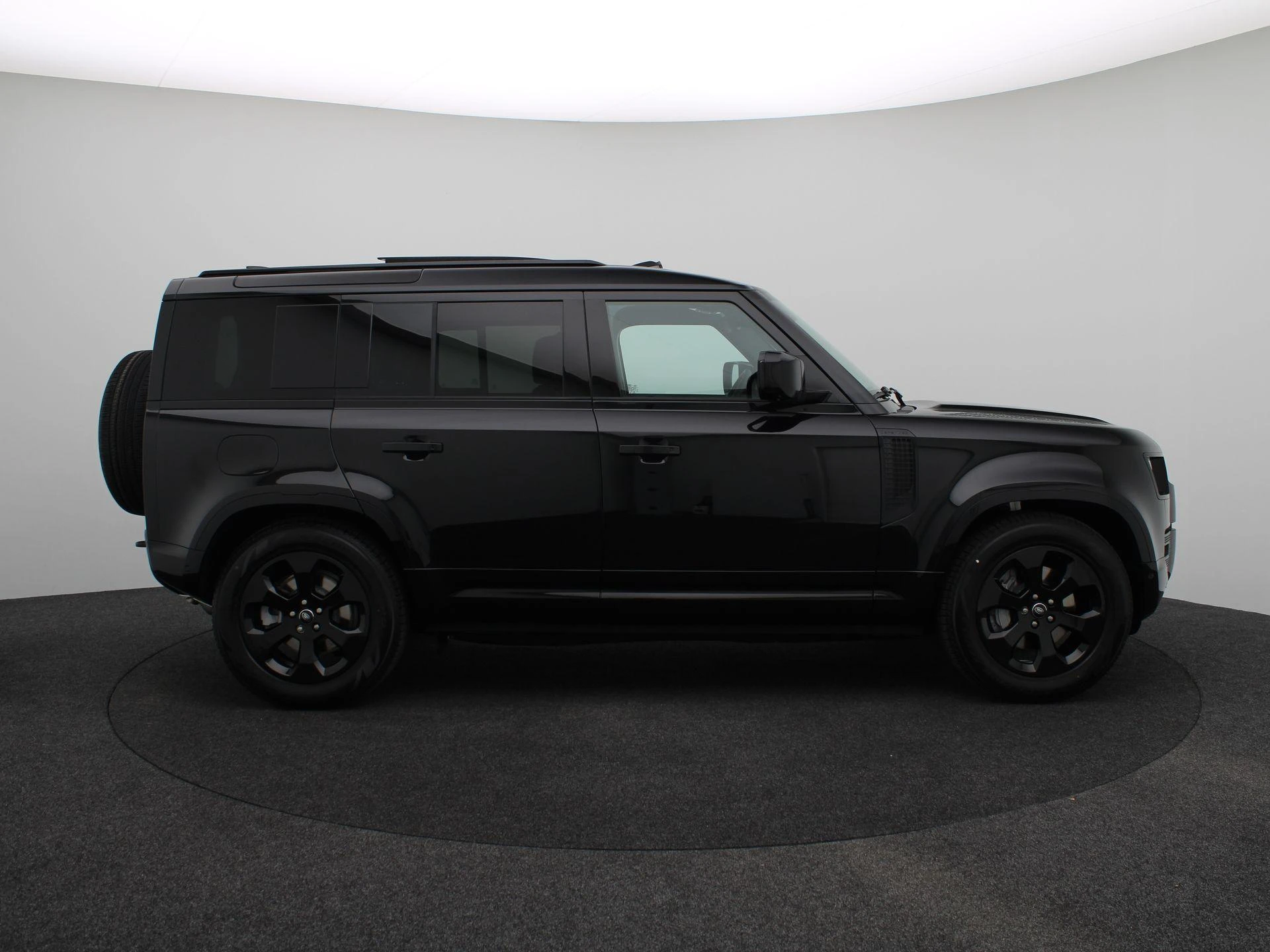 Land Rover Defender 110 2.0 P300e 110 Dynamic SE Edition