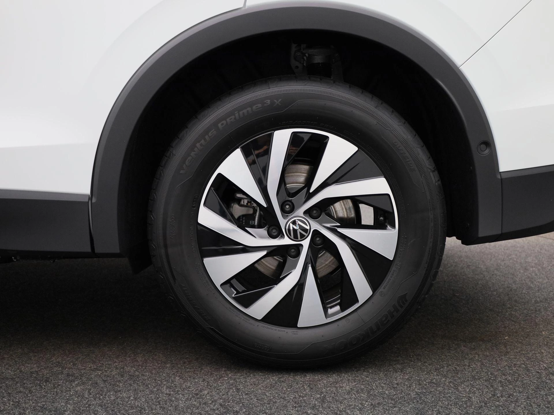 Volkswagen-Tiguan-image-12