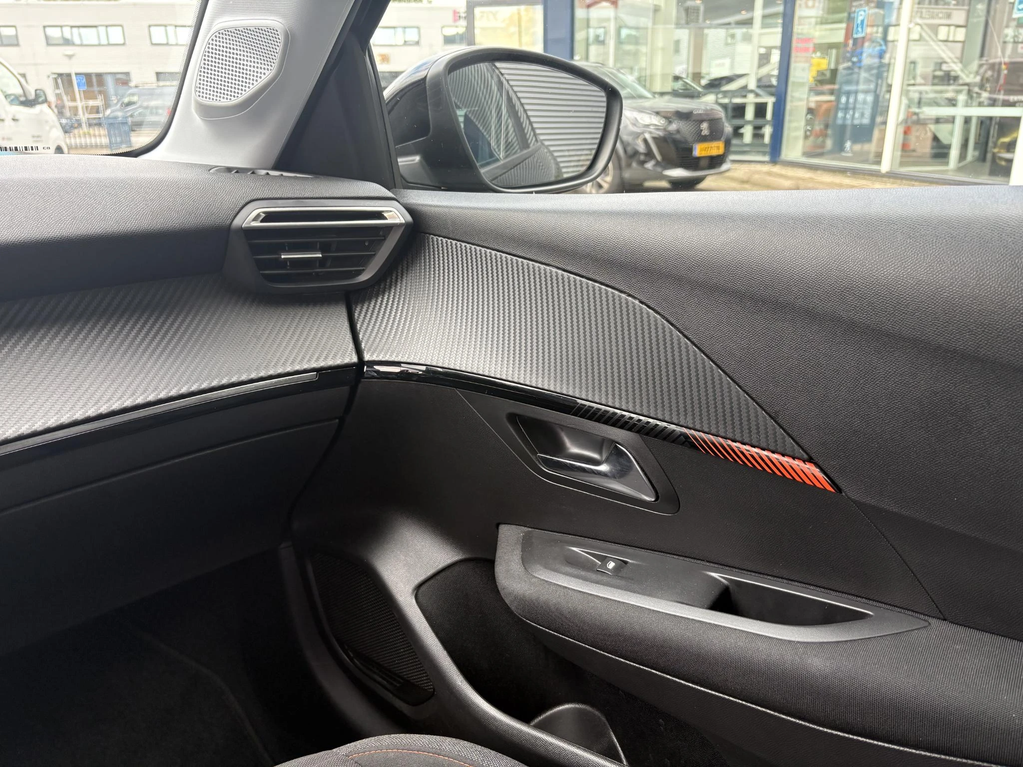 Peugeot-208-image-16