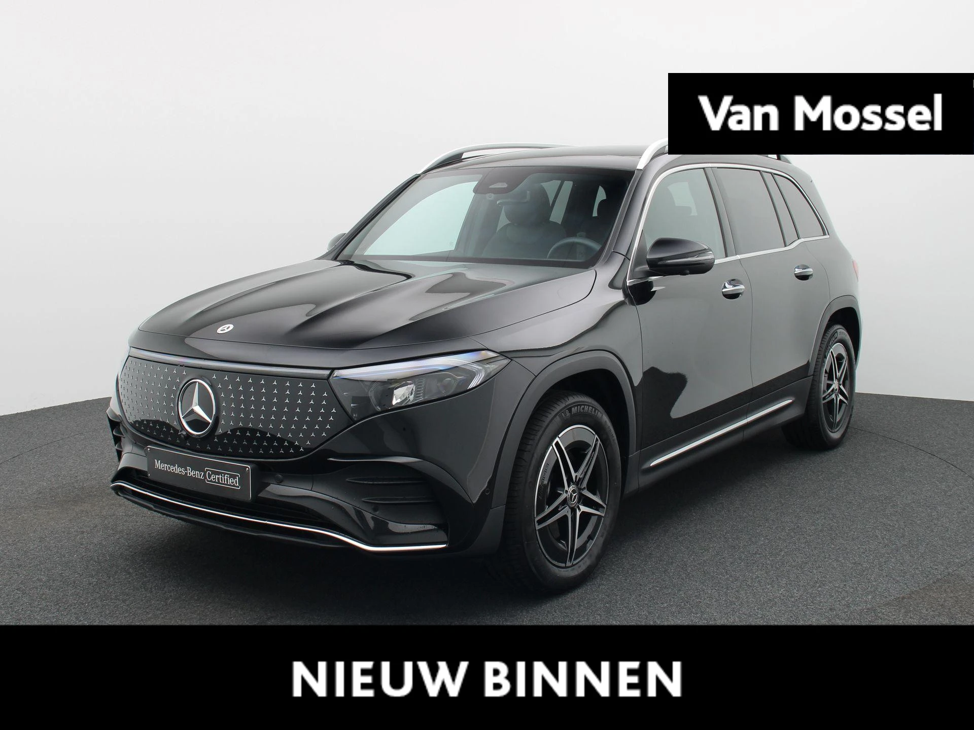 Mercedes-Benz-EQB-image-0
