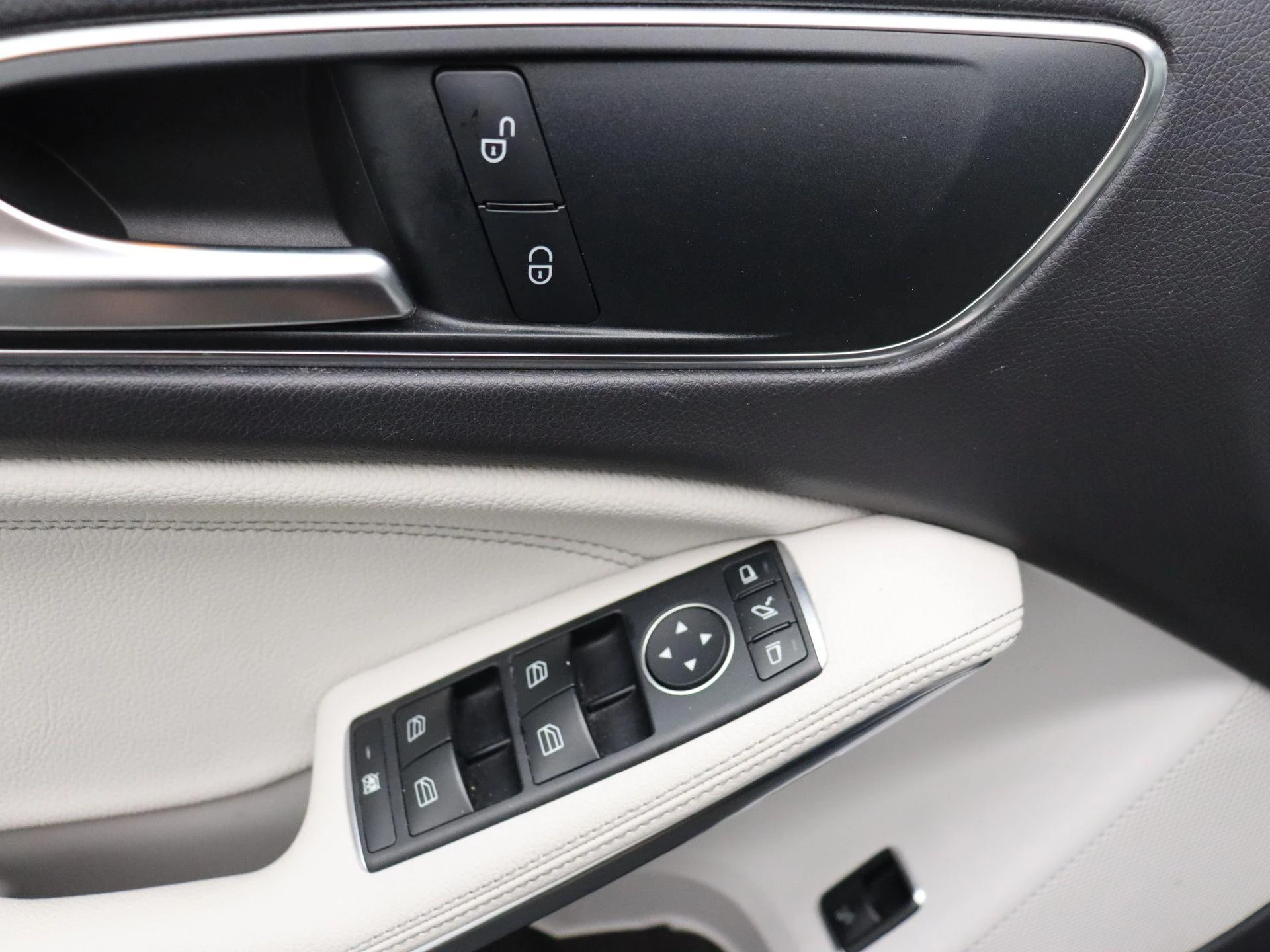 Mercedes-Benz GLA 200 d Business Solution + LED + AUTO AIRCO + CAMERA +