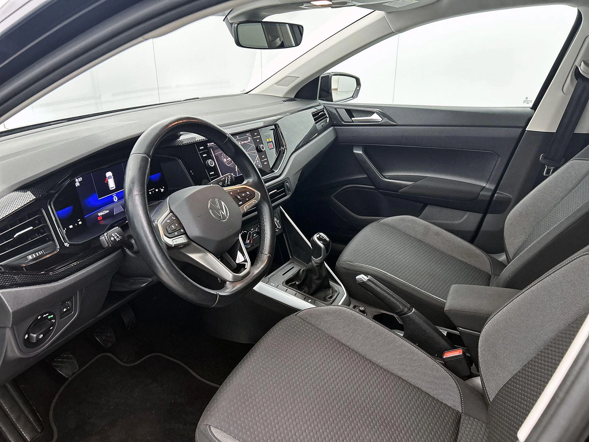 Volkswagen-Polo-image-12