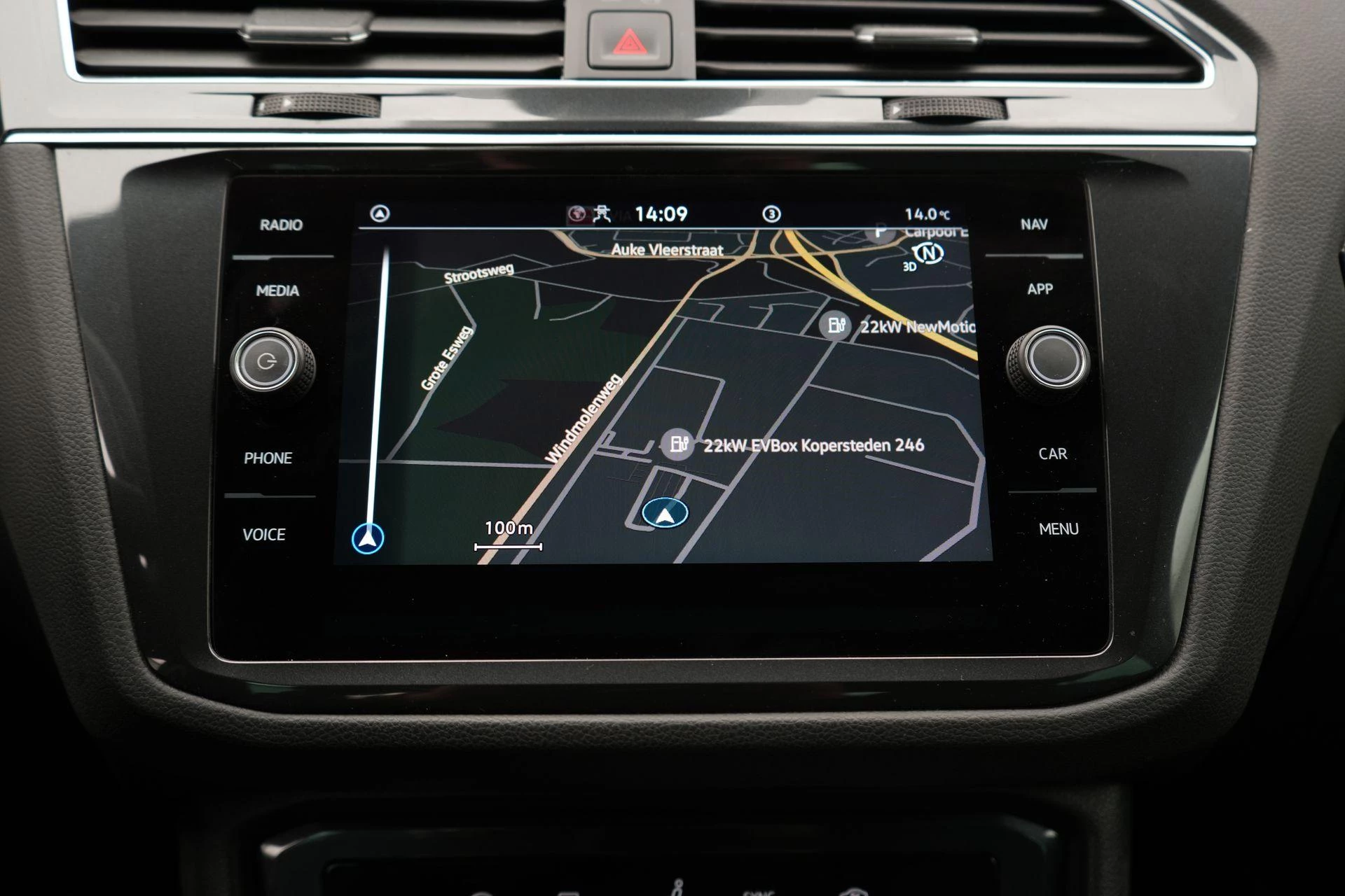 Volkswagen-Tiguan-image-15