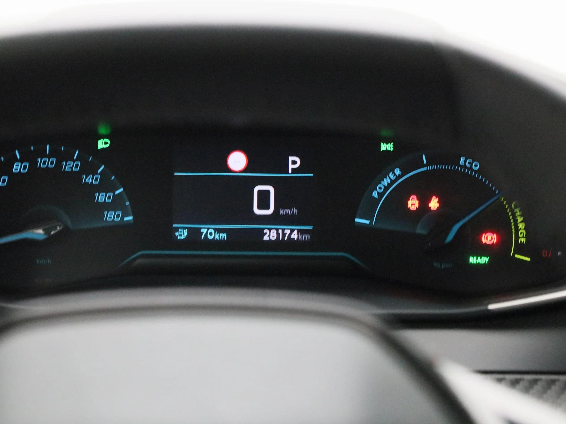 Peugeot-e-2008-image-7