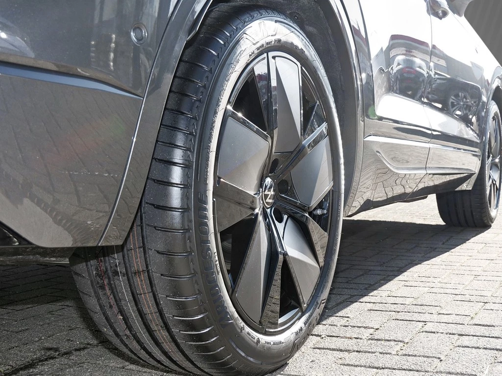Volkswagen-Touareg-image-4