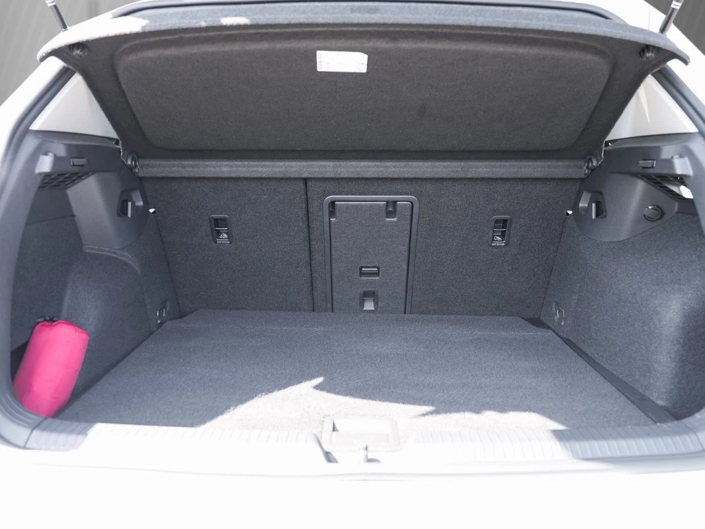 Volkswagen-Golf-image-5