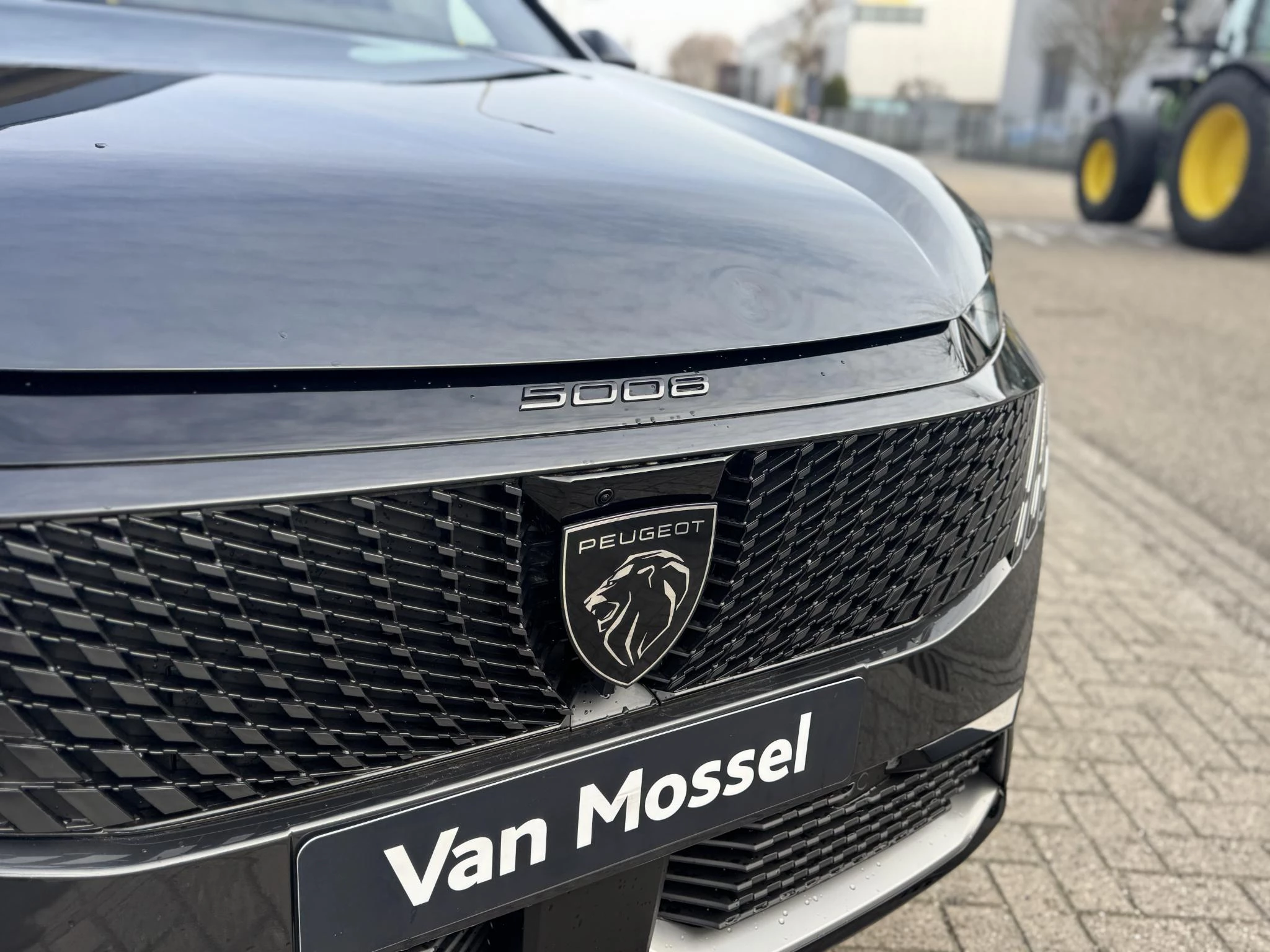 Peugeot-e-5008-image-8