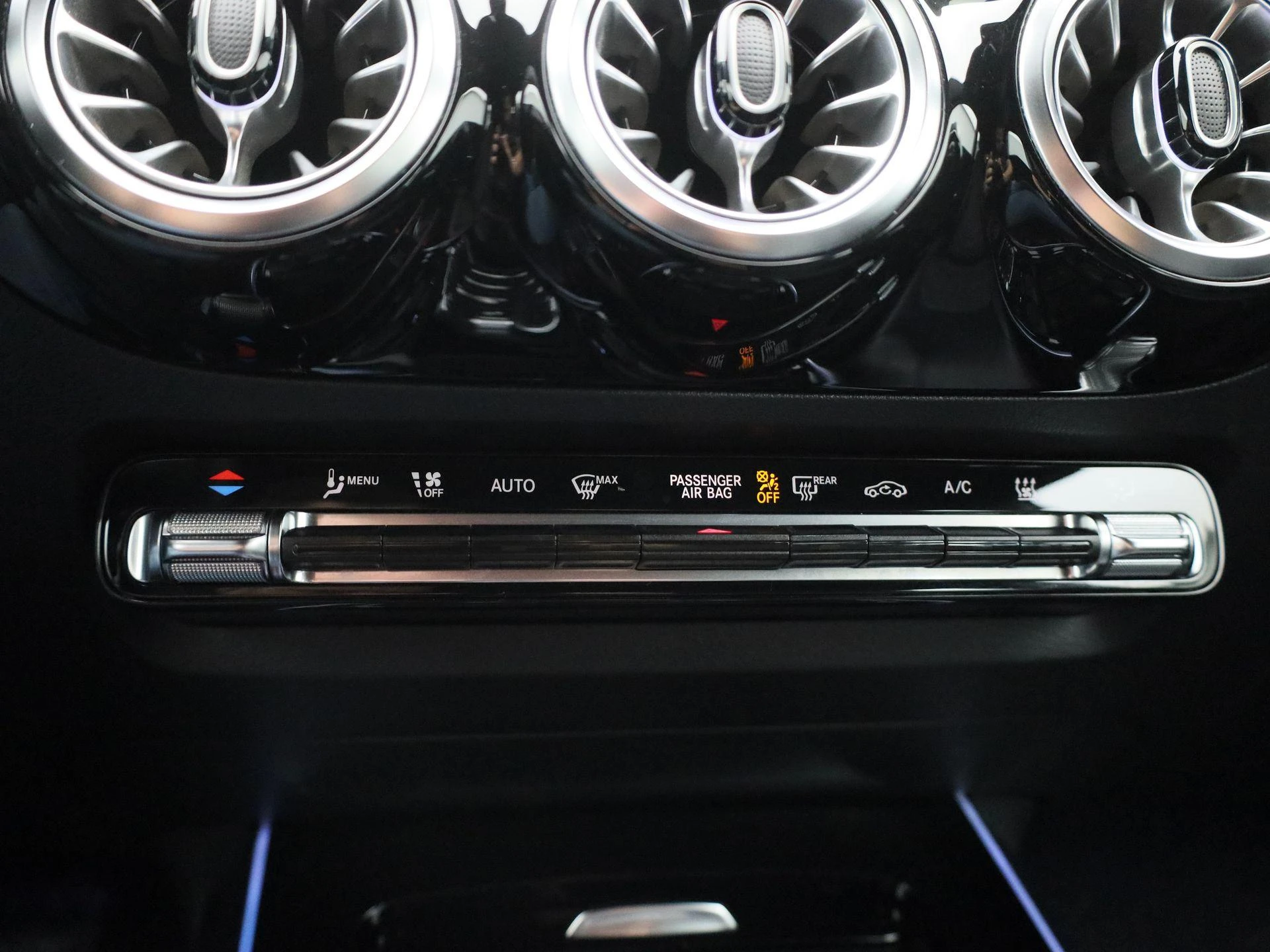 Mercedes-Benz-EQA-image-17