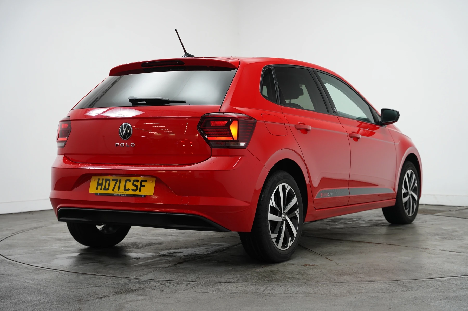 Volkswagen-Polo-image-13