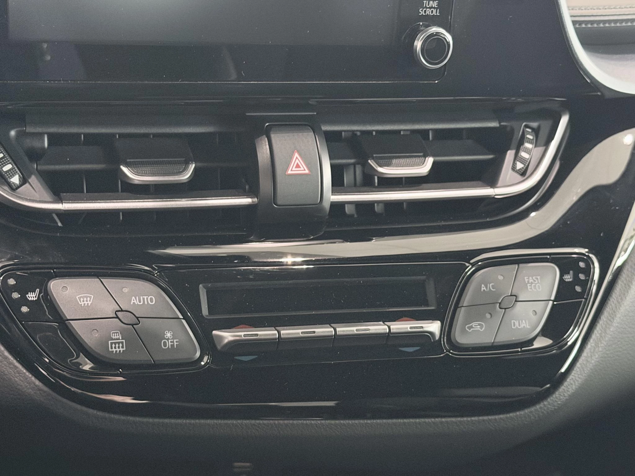 Toyota-C-HR-image-11