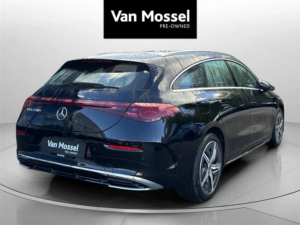 Mercedes-Benz-CLA-image-4