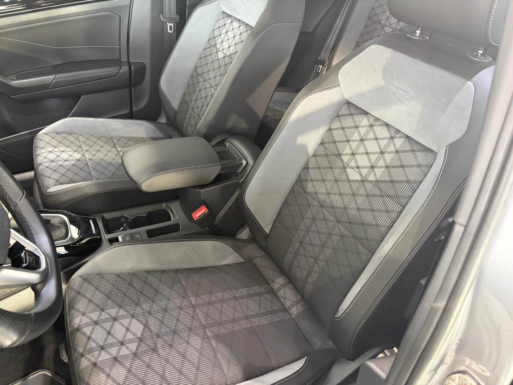Volkswagen-T-Roc-image-11