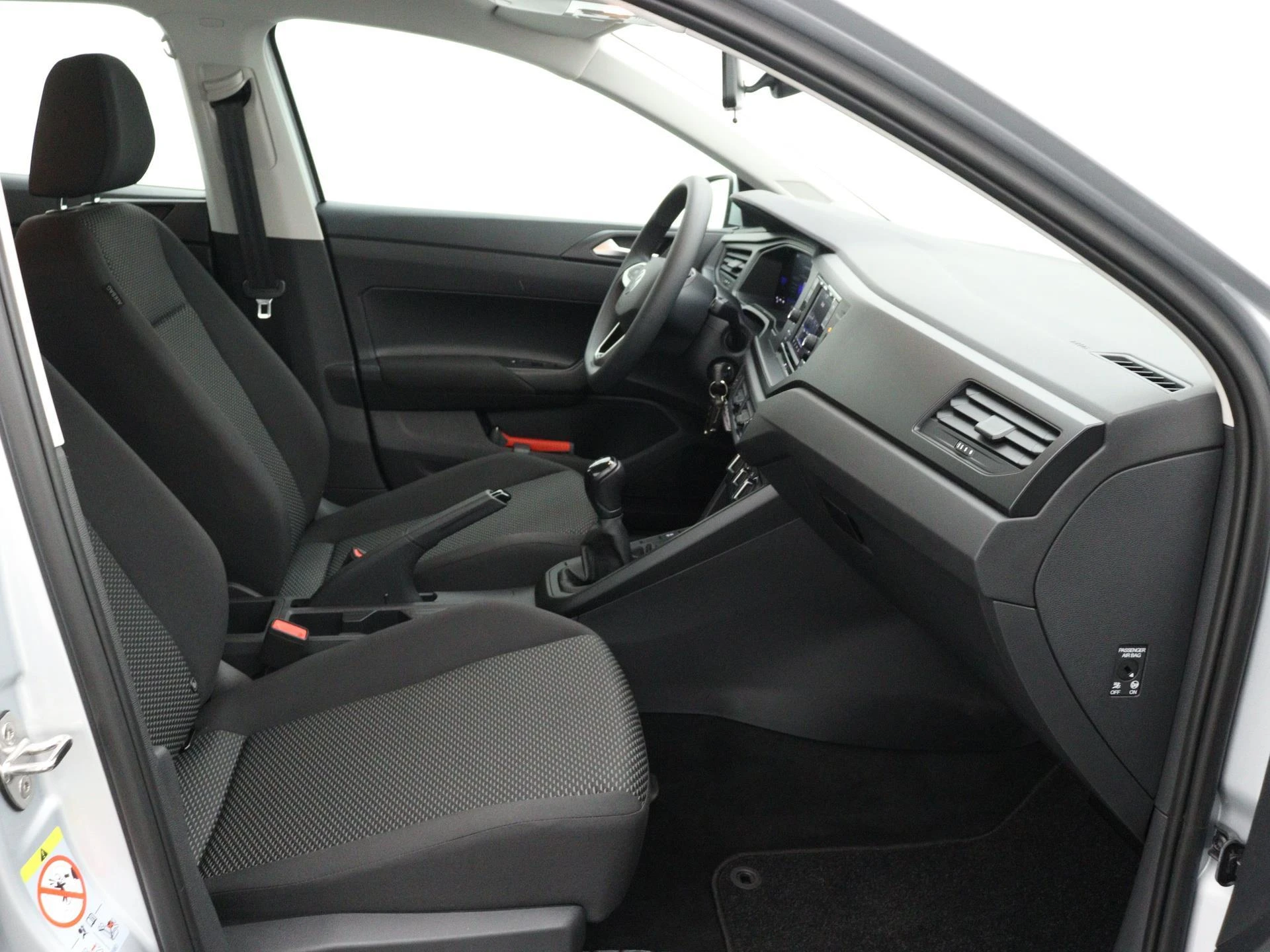 Volkswagen-Polo-image-7
