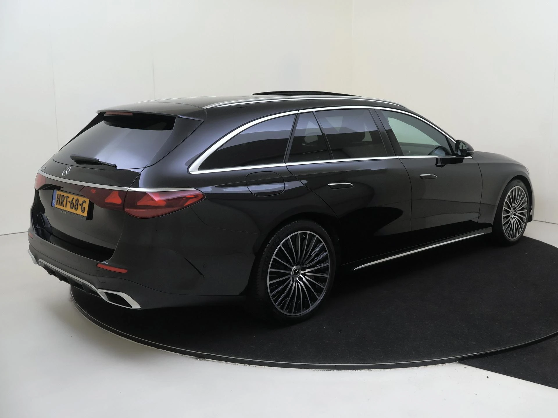 Mercedes-Benz-E-Klasse-image-3