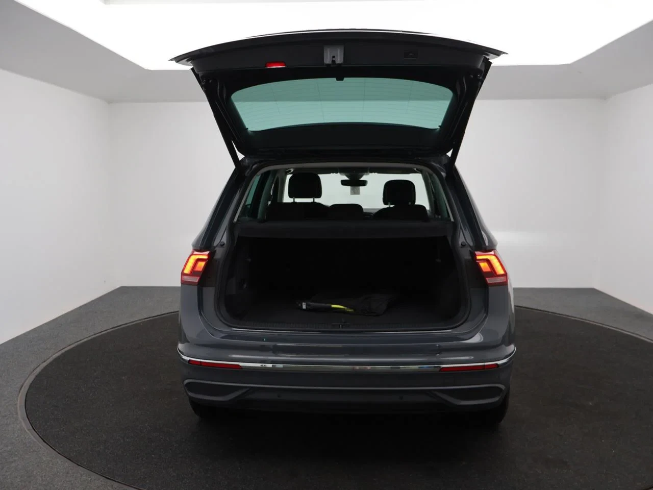 Volkswagen Tiguan eHybrid (PHEV) Tiguan PHEV eHybrid 1.4Life 245PK *AUTOMAAT*CAMERA*VIRTUAL COCKPIT*PDC*ACC*APP-CONNECT*...*