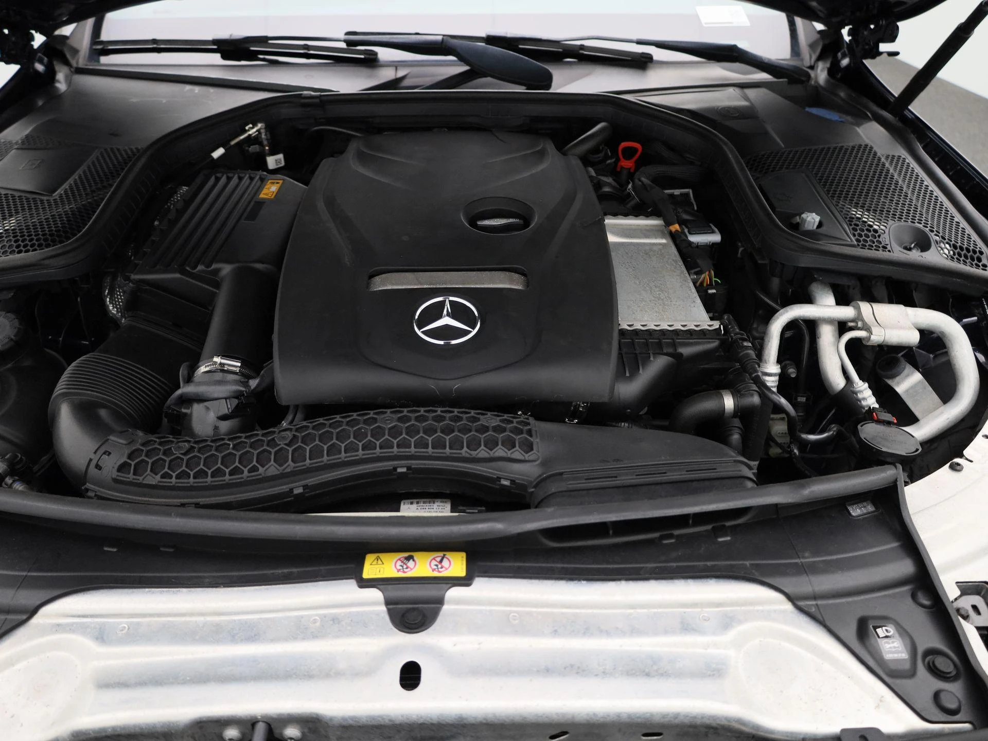 Mercedes-Benz-C-Klasse-image-40
