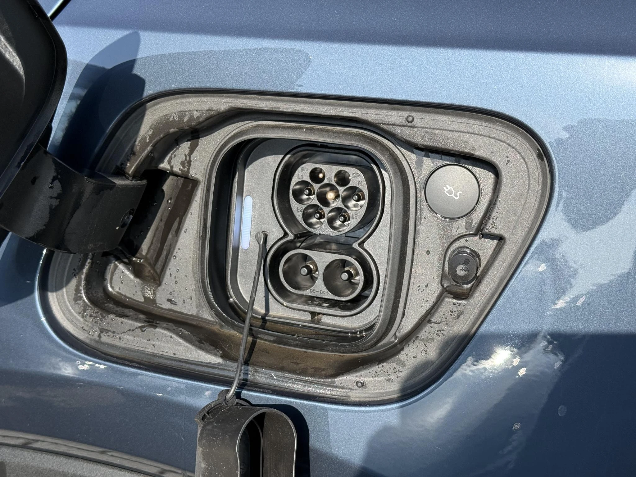 Volvo-EX40-image-15