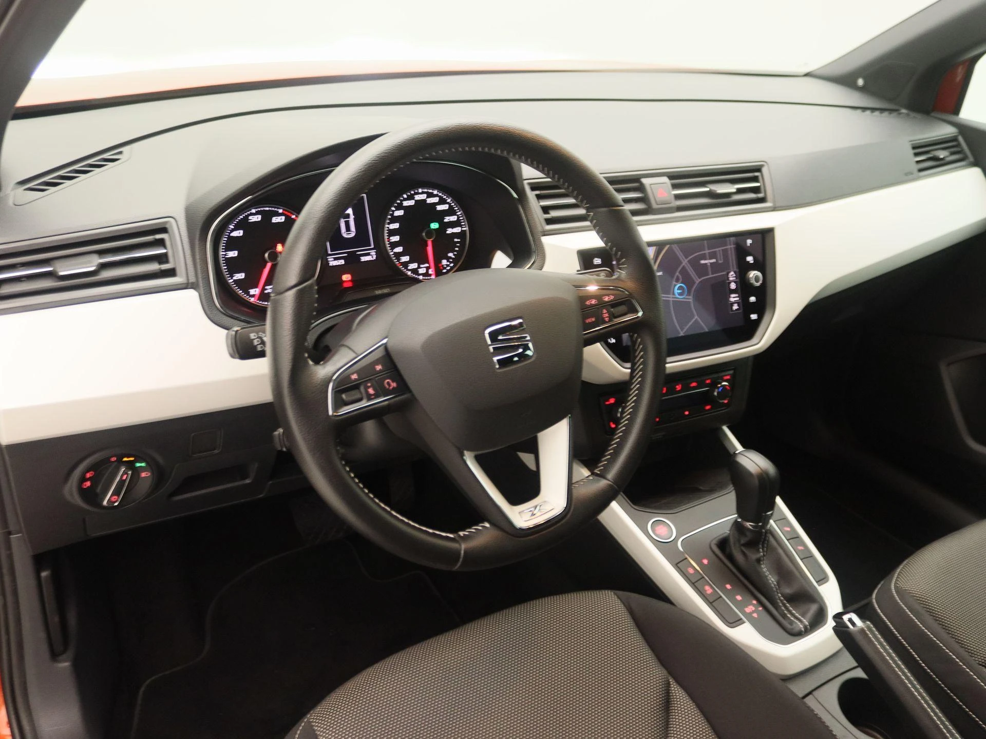 SEAT-Arona-image-20