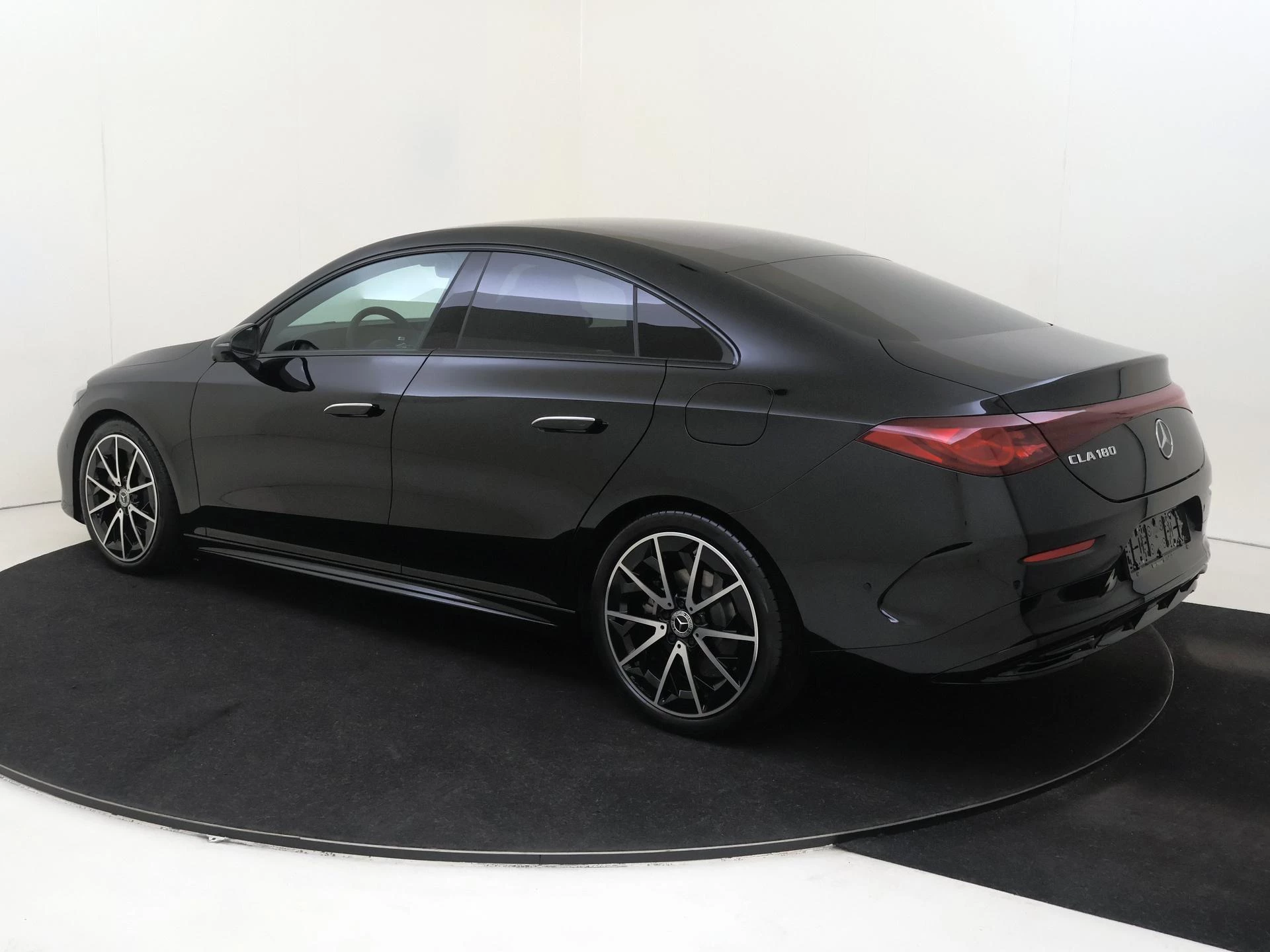 Mercedes-Benz-CLA-image-2