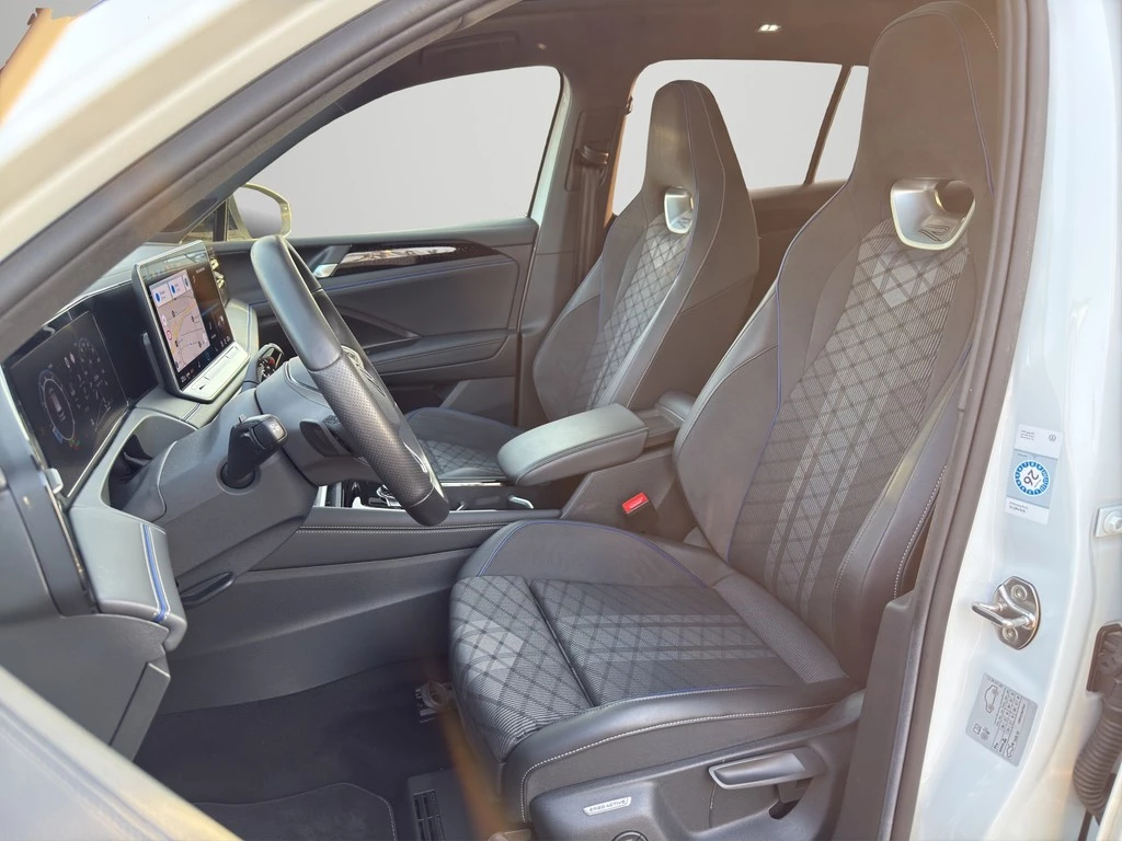 Volkswagen Tiguan 1.5 eTSI R-Line *PANO*360°*AHK*MATRIX*