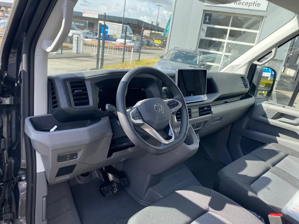 Volkswagen Crafter 35 Lwb Crafter 35 Wheelbase: 4490 mm Engine: 2,0 l 120 kW Gearbox: 8sp Automatic FWD