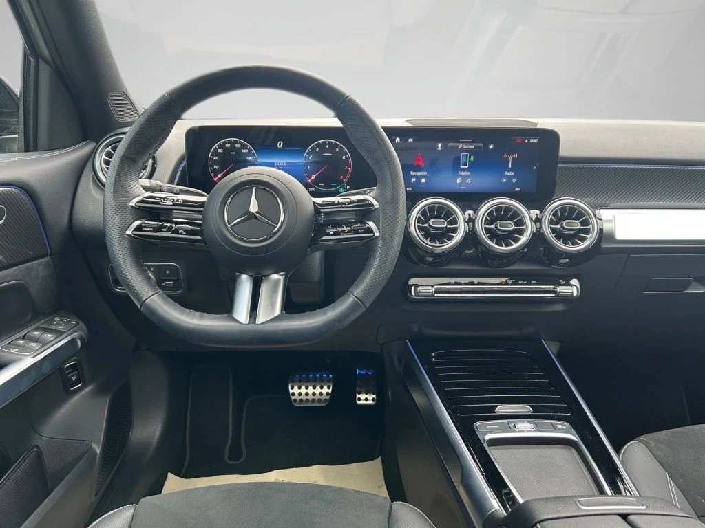 Mercedes-Benz-GLB 200-image-9