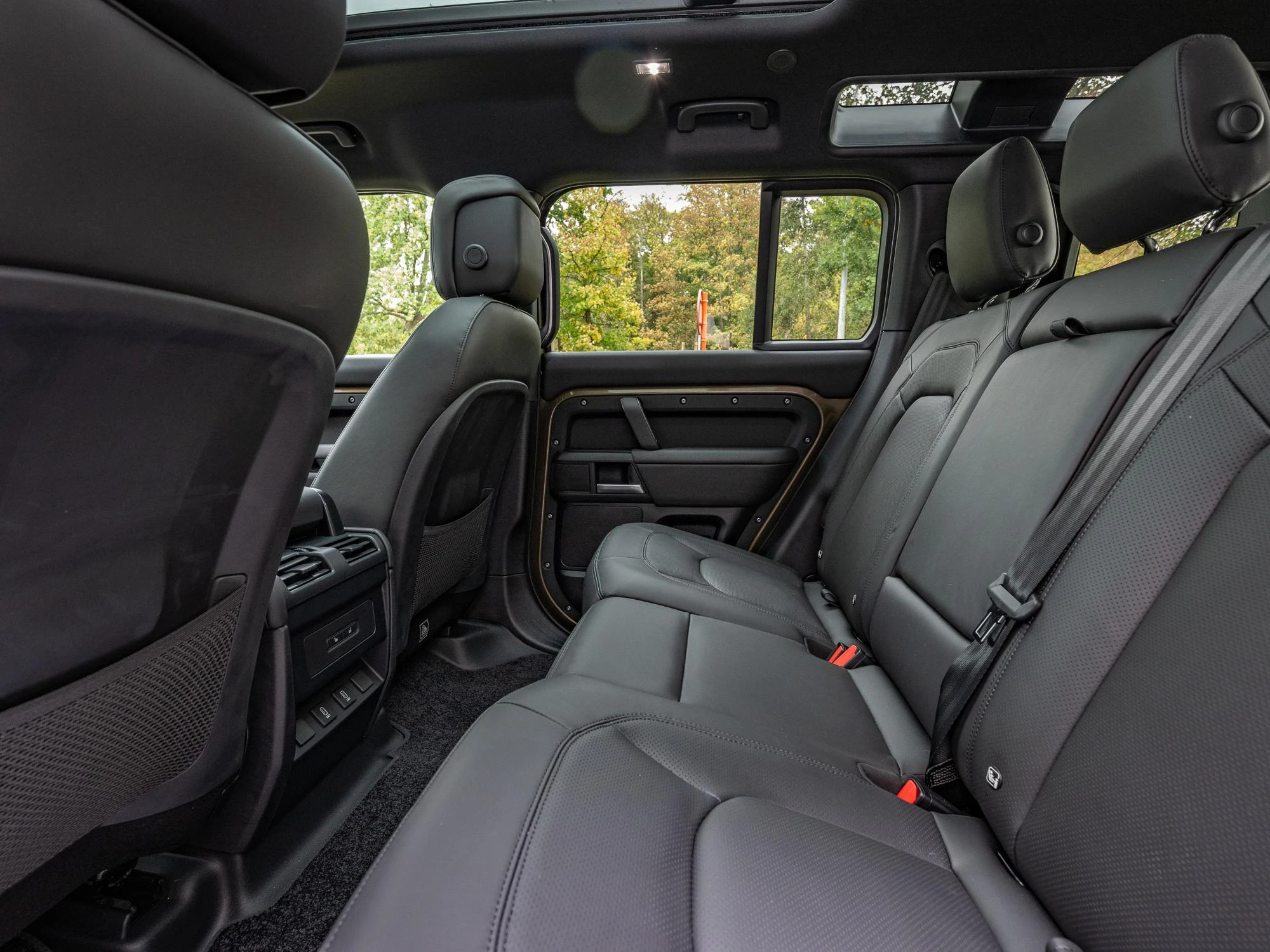Land Rover-Defender-image-18