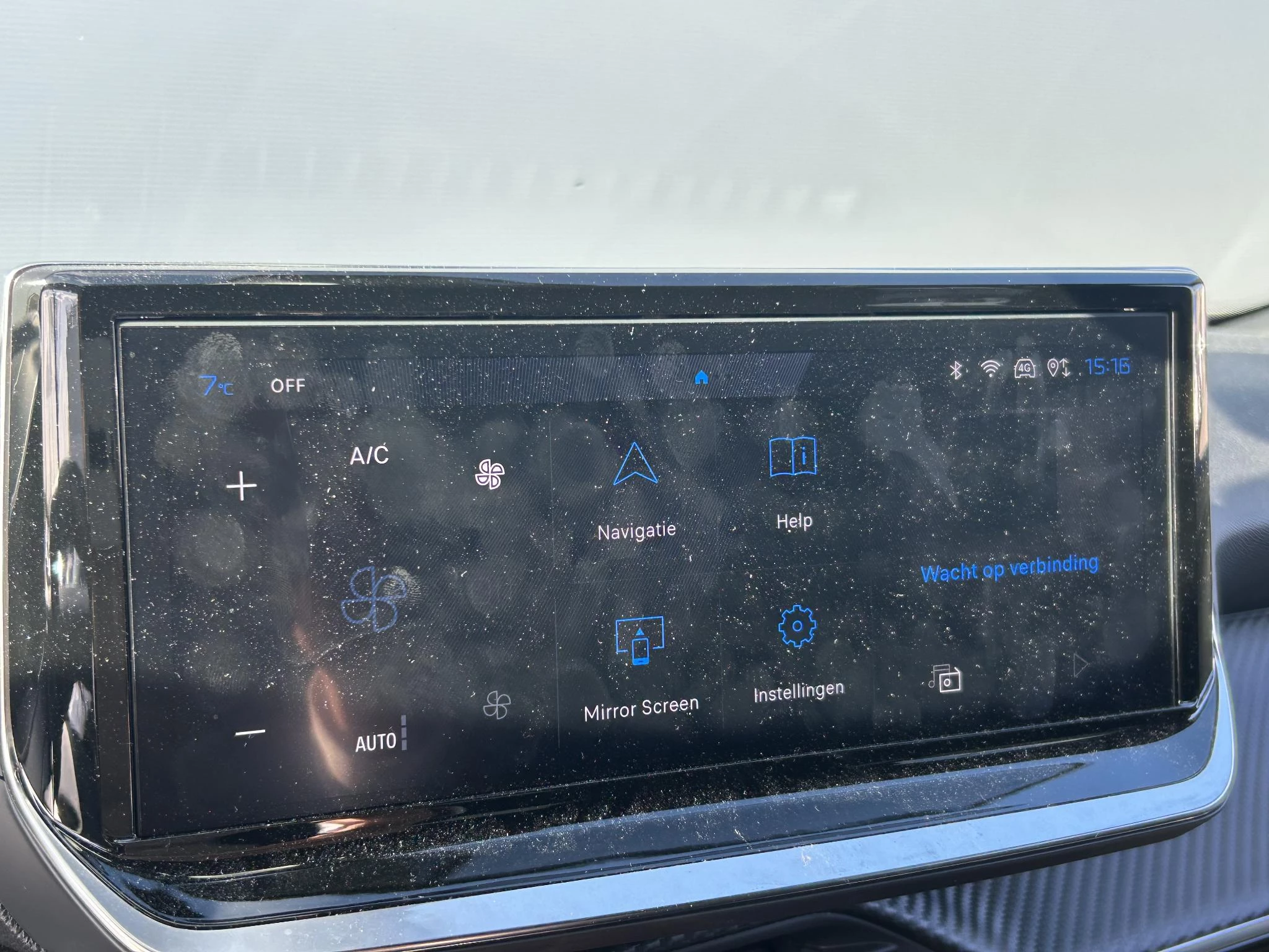 Peugeot-e-2008-image-13