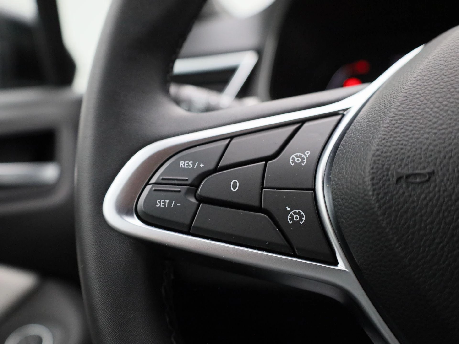 Renault-Clio-image-16