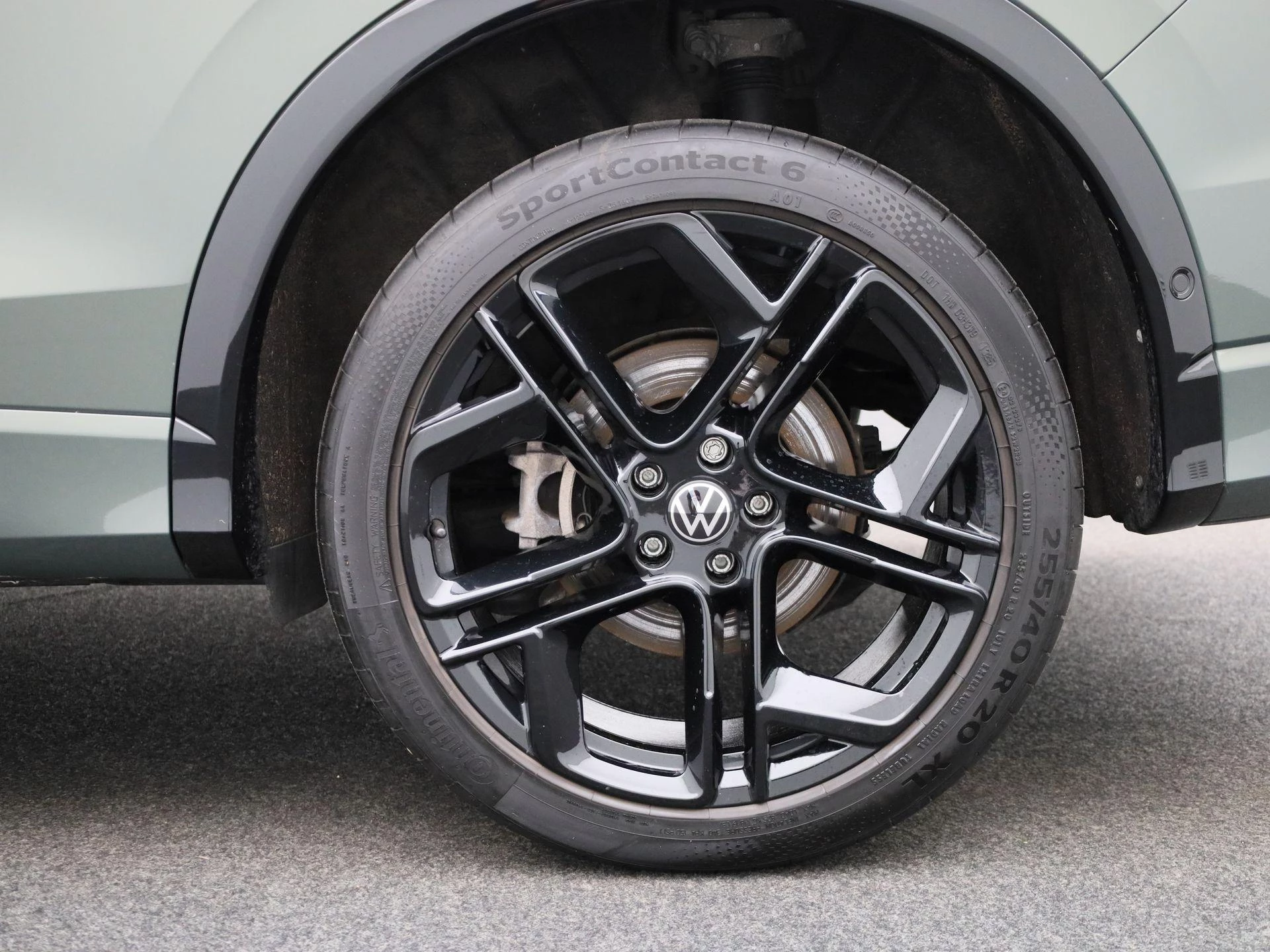 Volkswagen-Tiguan-image-12