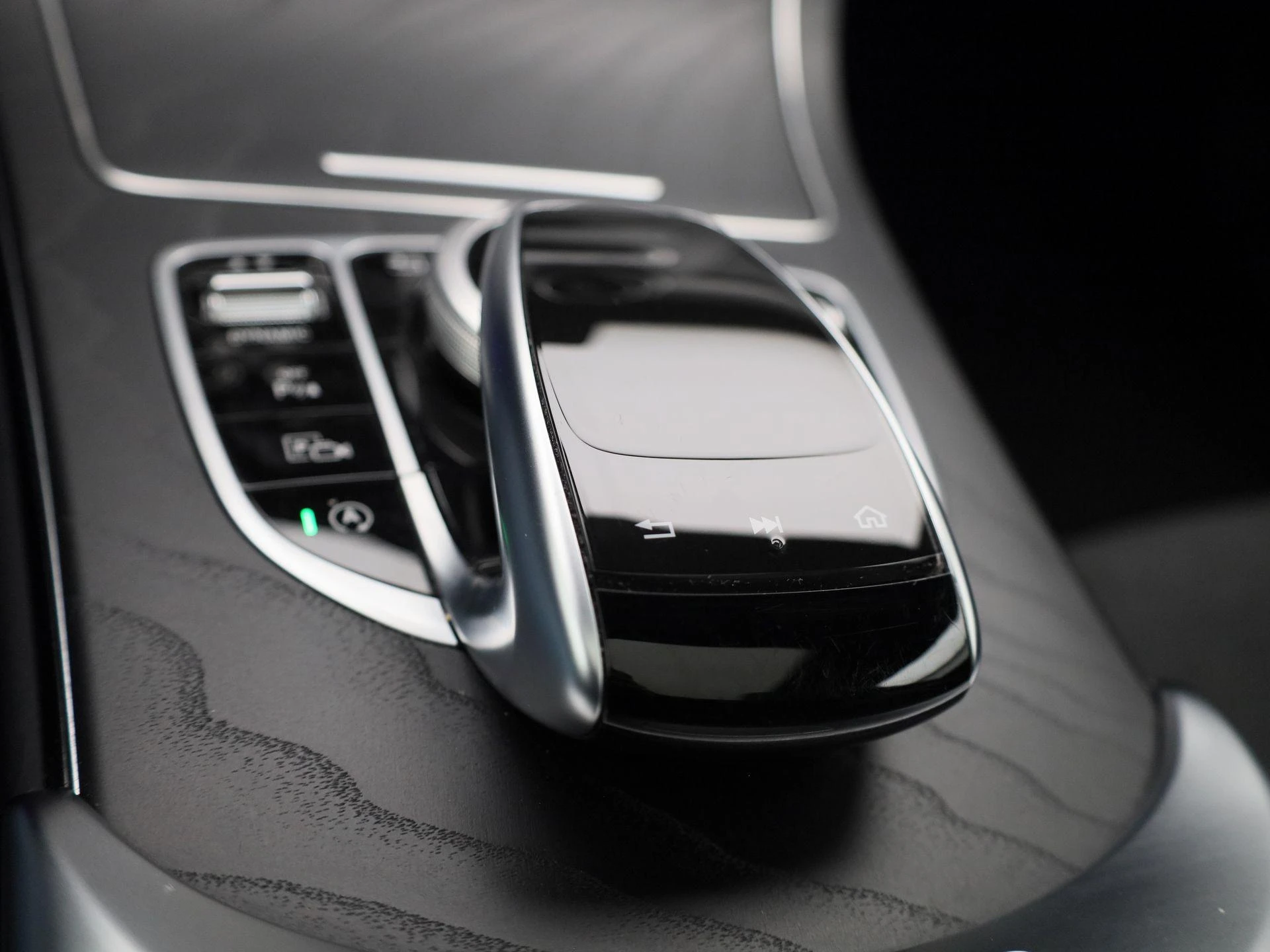 Mercedes-Benz-C-Klasse-image-19