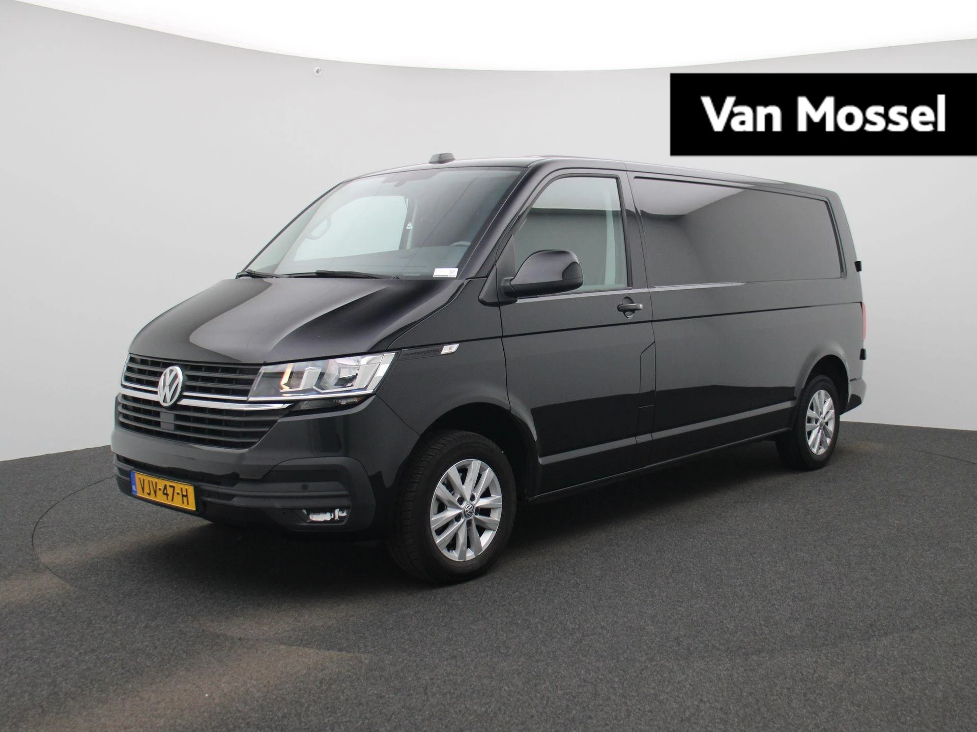 Volkswagen-Transporter-image-0