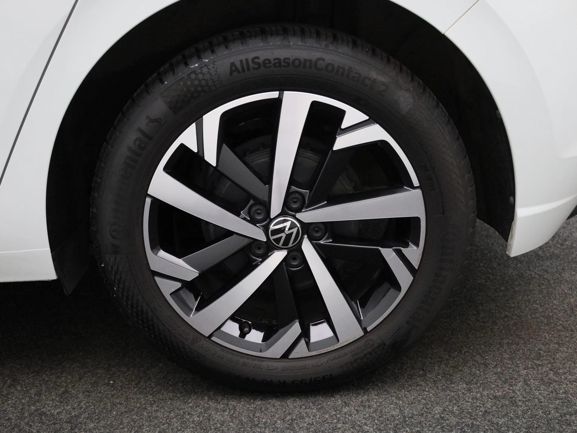 Volkswagen-Polo-image-6