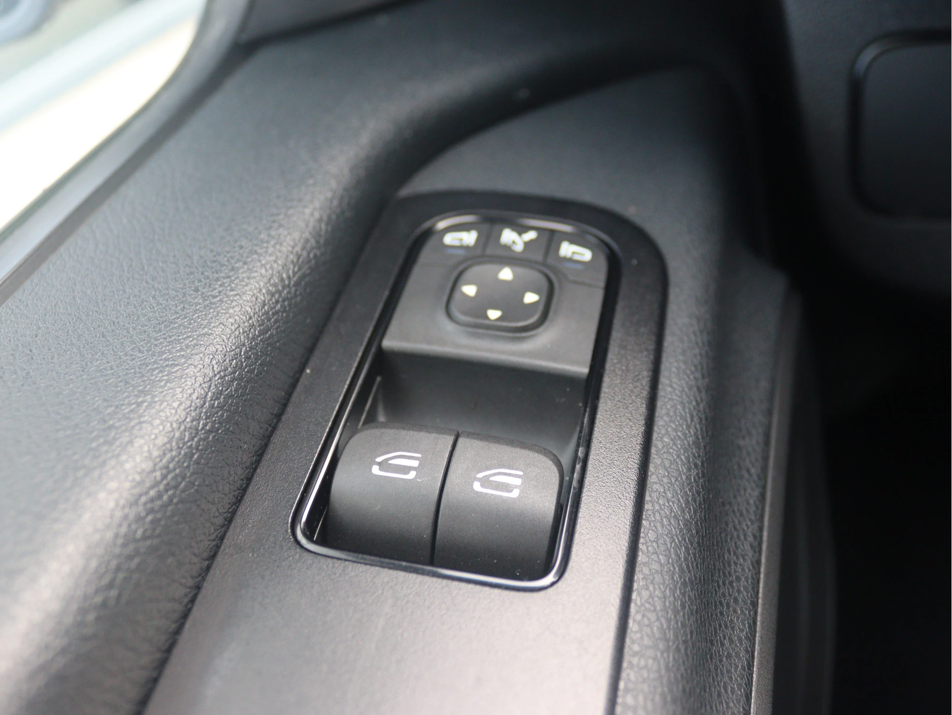 Mercedes-Benz-Sprinter-image-4